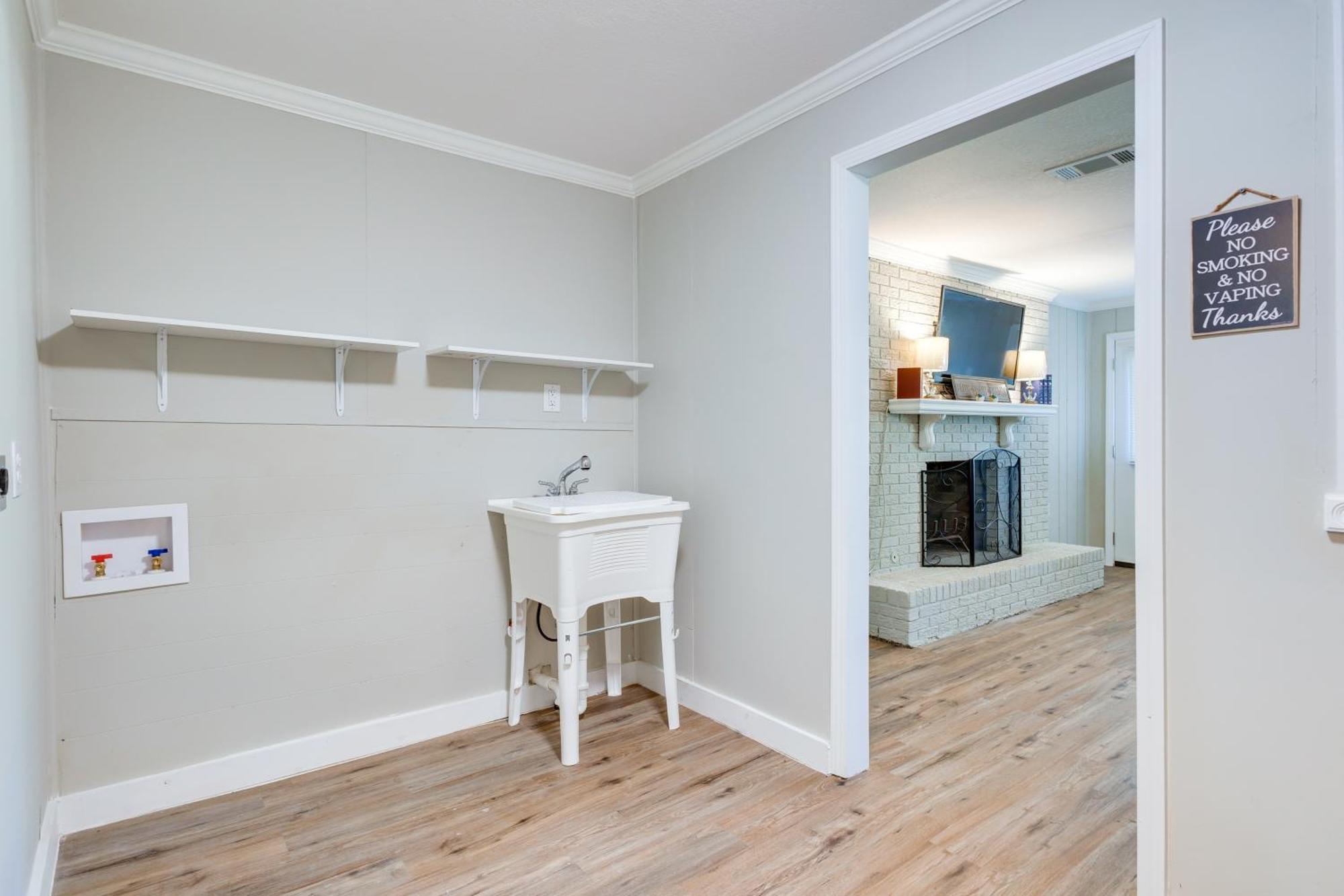 Charming About 2 Mi To Marina Holiday home Gulfport