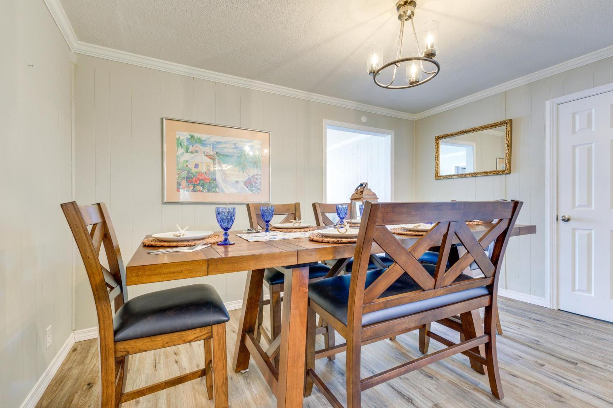 Charming About 2 Mi To Marina Holiday home *